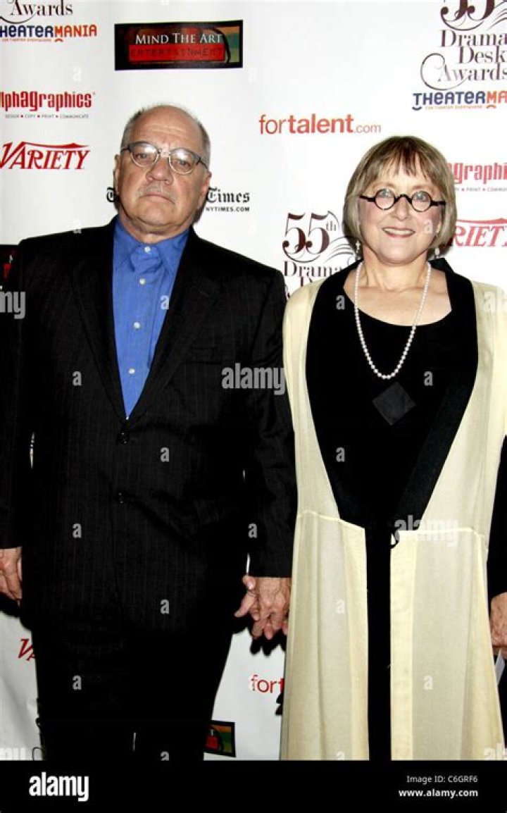 Who Is William Hurts Ex-Wife? Who Is Mary Beth Hurts Husband Paul Schrader? |